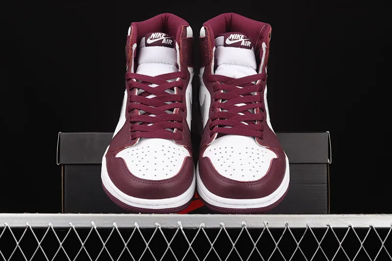 All categories Air Jordan Jordan series basketball shoes Air Jordan 1 High L version Air Jordan 1 Retro High OG "Bordeaux" AJ1 Joe 1 Bordeaux Burgundy high-top basketball shoes 555088-611
